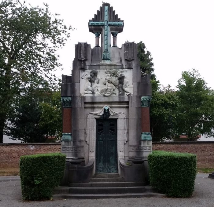 Chapelle funéraire De Ro-Vaxelaire dans le cimetière de Neder-Over-Heembeek © Collection privée