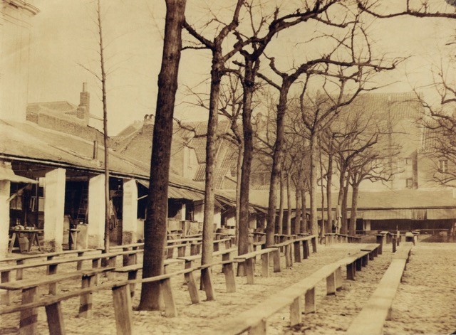 De centrale plaats van de Botermarkt, Charles Neyt, albuminedruk, 1867 © privécollectie